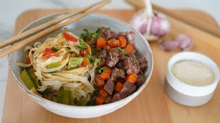 Recette vietnamienne  Porc au caramel et nouilles sautées aux légumes [upl. by Iznik]