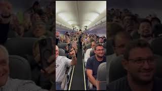 Bolsonaro e sua mochila simples entrando no avião [upl. by Benni839]