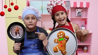 MARIA CLARA É COZINHEIRA POR UM DIA E PREPARA BISCOITOS DE NATAL PRO PAPAI NOEL COZINHA DE BRINQUEDO [upl. by Anemolihp]