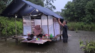 camping diguyur hujan deras memasak menu istimewa dari ibu negara [upl. by Nairehs770]