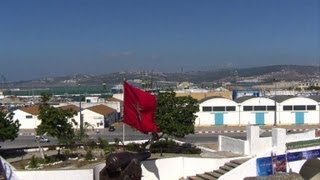 Chassés par la crise des Espagnols sinstallent au Maroc [upl. by Eelyab921]