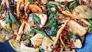 ผัดกะเพรา เห็ดออรินจิ เห็ดชิเมจิ  Stir Fried Basil with Eringi Mushrooms and Shimeji Mushrooms [upl. by Nyladnohr292]