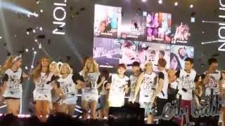 exoyoong moment27 Yoona and Xiumins Ending Bow [upl. by Ailen177]