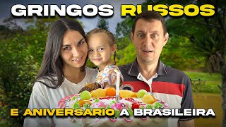 Bolo gigante ao ar livre Família russa em uma chácara brasileira e aniversário [upl. by Notnerb678]