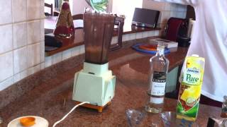 Faire une pinacolada  Recette pina colata [upl. by Ateuqahs]