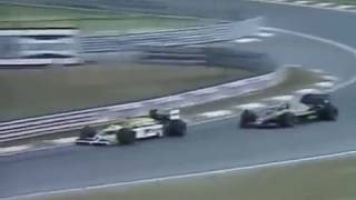 SENNA X PIQUET ULTRAPASSAGEM NUMERO 1 NO GP DA HUNGRIA 1986 OVERTAKING NUMBER 1 FROM NELSON PIQUET [upl. by Iclehc371]