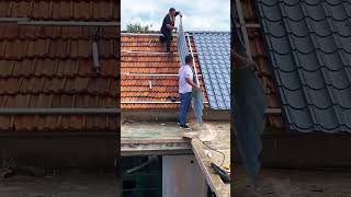 Laying process of color steel tiles for roof waterproofing [upl. by Tshombe]