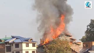 Massive Blaze Engulfed This Afternoon Jamia Masjid residential houses in Khanabal Anantnag [upl. by Tunk623]