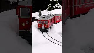 Berninabahn im Schnee  Gartenbahn gartenbahn gardenrailway [upl. by Yelruc]