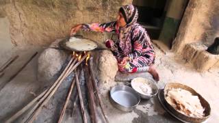 Omani Women Cooking Bait Al Zufair Museum [upl. by Trstram]