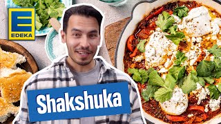 Shakshuka Rezept  Pochierte Eier in Tomatensoße mit Schafskäse [upl. by Begga]