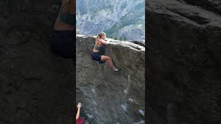 Estime la cotation de ce bloc 🪨 climbing challenge bouldering boulder parkour [upl. by Kasey85]