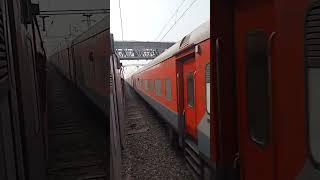 Hazrat Nizamuddin SF Express Crossing at Bayana junction ❣️ youtubeshorts like subscribe [upl. by Swartz]