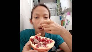 Makan buah delima manis bgt [upl. by Willis]