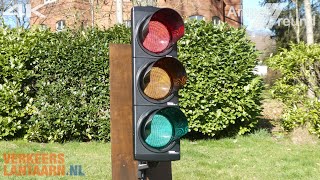 4K Verkeerslantaarn NL Futurlina Swarco Combia Traffic Light Ø200 with Alustar Visors [upl. by Sausa]