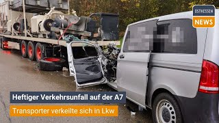 Heftiger Verkehrsunfall auf der A7 Transporter verkeilte sich in Lkw [upl. by Jet982]