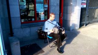 James Keane Trying out the New Manfrini Accordion at Gannons [upl. by Gord]