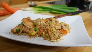 Gebratener Asia Reis mit Hühnchen 😍 schnell amp einfach  Eierreis wie beim Chinesen  Lets Cook [upl. by Ladd]