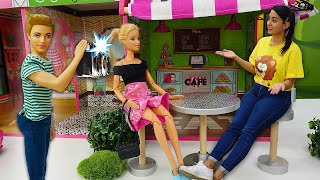 Puppen Video auf Deutsch Barbie im Café Spielspaß mit Valeria [upl. by Oinotnas996]