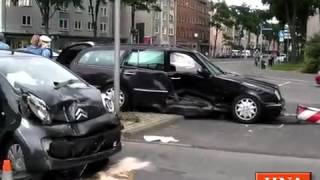 Drei Verletzte bei Verkehrsunfall am Katzensprung in Kassel [upl. by Idnyl]