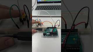 Drukknop doet led aan arduino  voor school [upl. by Lugo]