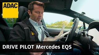 Mercedes EQS DRIVE PILOT im Stau Der Vorreiter des autonomen Fahrens  ADAC [upl. by Enitsud]