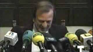 Un ataque de Risa en una rueda de prensa [upl. by Namrehs866]