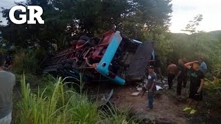 Tragedia en Chiapas vuelca camión con peregrinos [upl. by Elyag]