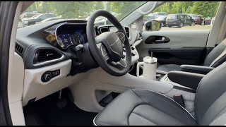 2023 Chrysler Pacifica Limited FWD Interior  Car Conversations [upl. by Eidahs]