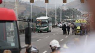 Sequestrador de ônibus na Ponte RioNiterói é morto por atirador de elite [upl. by Duahsar]