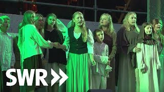 Ein Dorf macht Musical  Schlossfestspiele Zwingenberg  SWR Made in Südwest [upl. by Yenettirb]