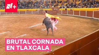 Brutal cornada tiene a torero al borde de la muerte  N [upl. by Yelserp]