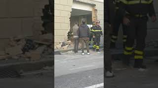 CiaoComo Live  Montano Lucino il recupero del camion finito dentro la casa con i vigili del fuoco [upl. by Kissel327]