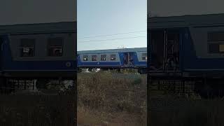 Kya aapne kabhi socha h ki train ki patri pr ret kyu dala jata h indiarailway indiarail krail [upl. by Renat]