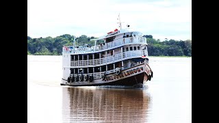 Barcos de passageiros no Solimões [upl. by Duwalt]