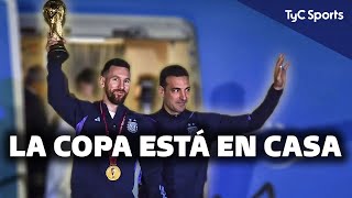 LA COPA DEL MUNDO LLEGÓ A ARGENTINA DE LA MANO DE MESSI 🔥 ¡EL RECIBIMIENTO FUE UNA LOCURA DE GENTE [upl. by Kos]