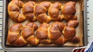 Leckere Frühstückshörnchen aus Hefeteig mit Butter Honig oder Konfitüre ein Hochgenuss [upl. by Nadia]