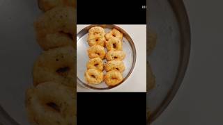 Crispy Uddina Vada recipe ಉದ್ದಿನ ವಡ ರೆಸಿಪಿ South Indian style Medu vada [upl. by Akyssej]