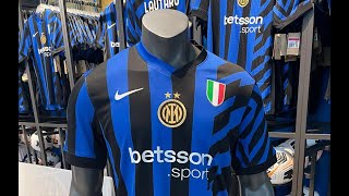 INTER ECCO LA MAGLIA UFFICIALE CON LA SECONDA STELLA [upl. by Anitnelav]