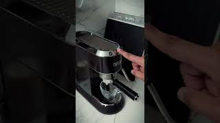 Cafetera Espresso Dedica Arte Delonghi kitchencenter [upl. by Ahtekal446]