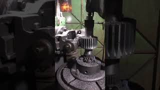 gear cutting gearcutting machine gearmanufacturing mechanical [upl. by Nnaeirelav]