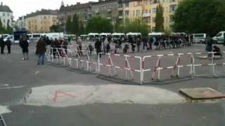 1 Mai in Berlin  Wenig Rechtsextremisten auf dem Antrittsplatz an der Bornholmer Brücke [upl. by Cha]