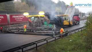 Vögele SUPER 30002 im Einsatz auf der A10 Berliner Ring [upl. by Hebel]