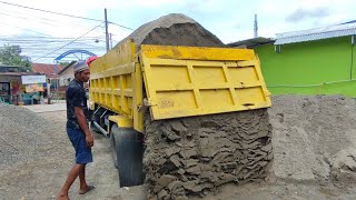 Truk Jomplang Mobil Truk Fuso Canter Pengangkut Pasir Bongkar Muatan Full Bak Jumbo [upl. by Orling]