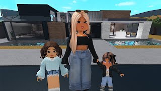 Construí Una Casa Nueva Para Mi Familia 🏠  Bloxburg Family Roleplay [upl. by Templia]