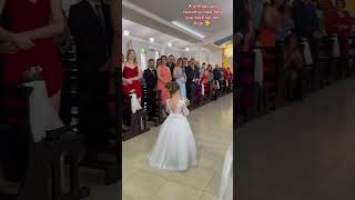 A entrada da noivinha mais fofa que você vai ver hoje 🥰casamento [upl. by Kohsa]