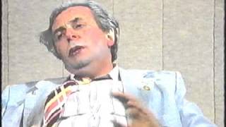 Les Patterson discusses Joan Collins with Michael Willesee [upl. by Ahsercel]