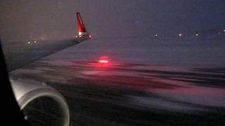 Boeing 737800W taking off in snowstorm EKCH [upl. by Jo]