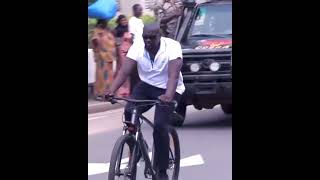 Guinée 🇬🇳 le colonel Mamady Doumbouya  Tour de Velo a Conakry [upl. by Yentruoc]