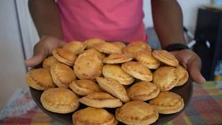 Petits pâtés aux poulets à la Créole Antillais  Très Savoureux Simple et Bon [upl. by Essirehs]